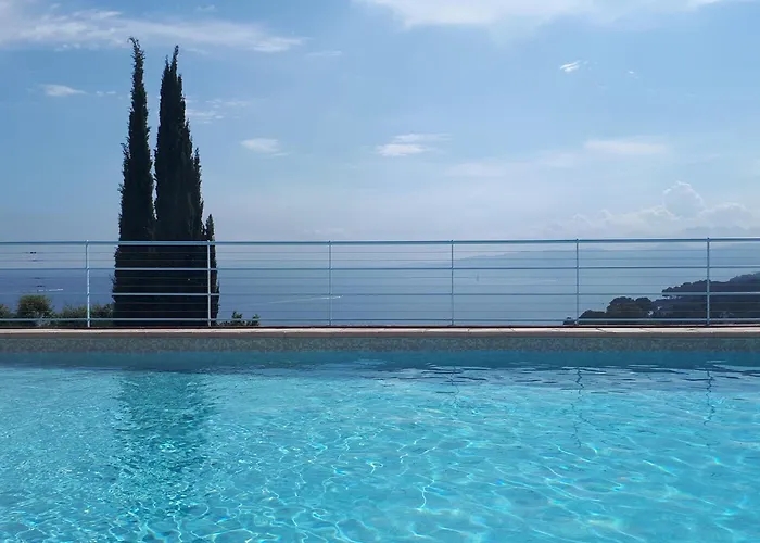 Duplex, Vue Panoramique Sur La Mediterranee, Piscine, Garage